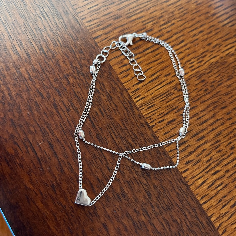 Elegant Silver Chain floating heart Bracelet NWOT